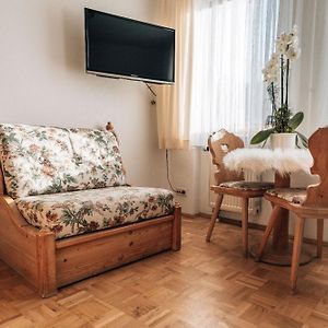 Standard Zimmer mit Kingsize-Bett